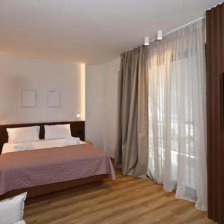 Local - Chalkidiki * Nea Moudania