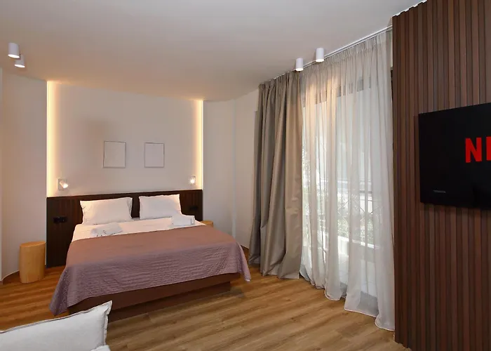 Local - Chalkidiki * Nea Moudania